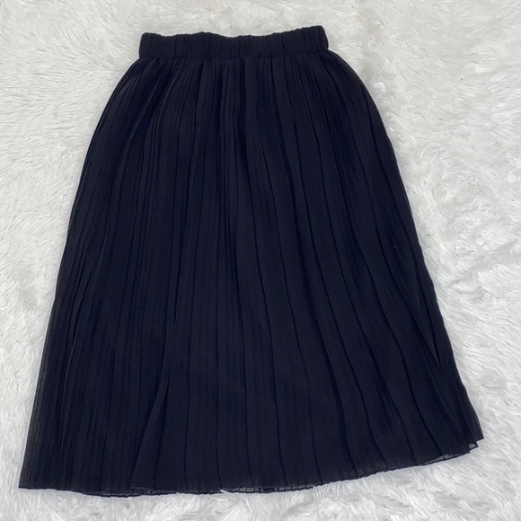 Zara Black Pleated Skirt - Picture 2 of 5